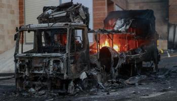 مستوطنون أضرموا النار في سيارات شمال الضفة