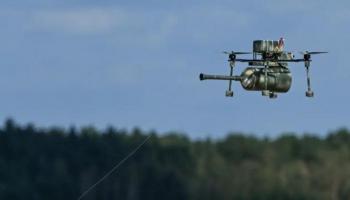 مسيرة تعمل بالألياف الضوئية