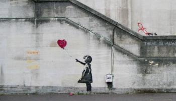 لوحة بانكسي «فتاة مع بالون»