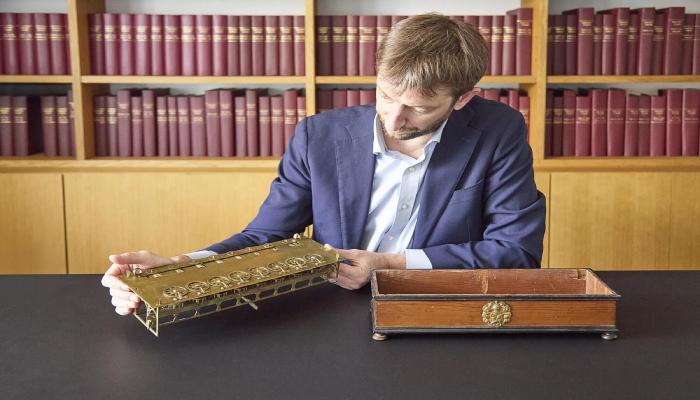 فرنسا تمنع خروج أقدم آلة حاسبة من أراضيها