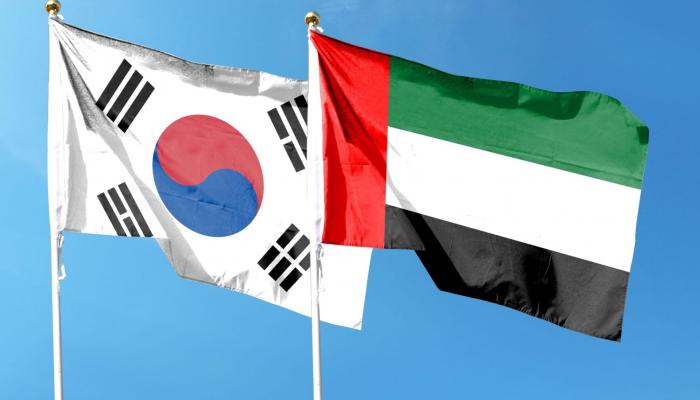 علما دولتي الإمارات وكوريا الجنوبية