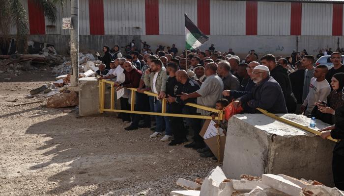  سكان مخيم نور شمس للاجئين بالقرب من طولكرم