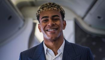 لامين يامال في رحلته إلى لندن