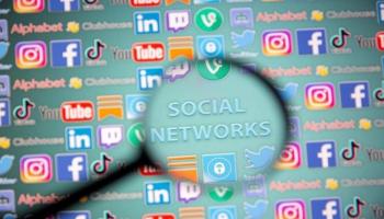 وسائل التواصل الاجتماعي 