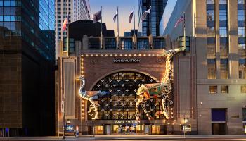 أحد متاجر لويس فيتون