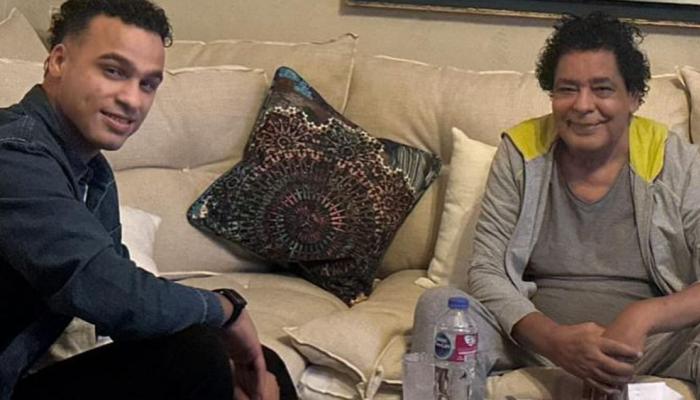 محمد منير مع الشاعر مصطفى حدوتة