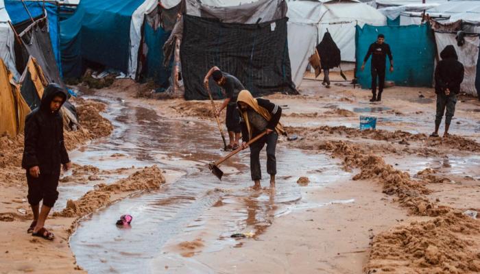 المياه غمرت كل شيء في غزة وسط معاناة يواجهها النازحون