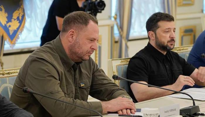 رئيس أوكرانيا ومدير مكتبه