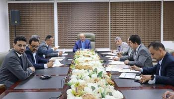 جانب من اجتماع  اللجنة الوطنية لتنظيم وتمويل الواردات اليمنية