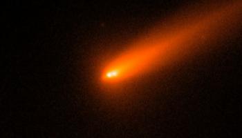 المذنب "C/2025 K1" انقسم إلى عدة أجزاء