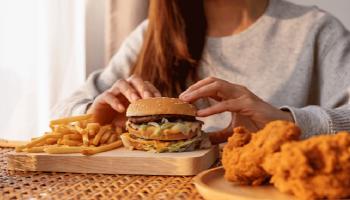 روائح الطعام الدهني قد تؤثر على وزن الجنين مستقبلًا