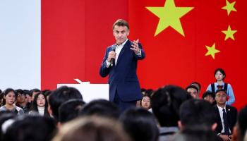 ماكرون متحدثا لطلاب جامعة صينية - فرانس برس