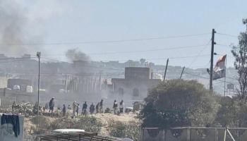 تصاعد الأدخنة جراء الانفجار