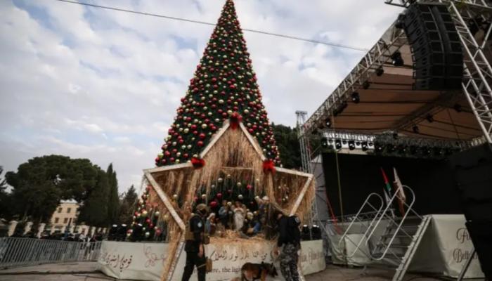 إضاءة شجرة الميلاد في ساحة كنيسة المهد 