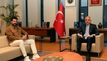Burak Özçivit’ten Bakan Ersoy’a ziyaret!