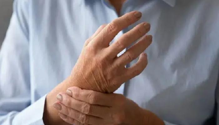 أزمة صامتة تهدد عظامك في منتصف العمر.