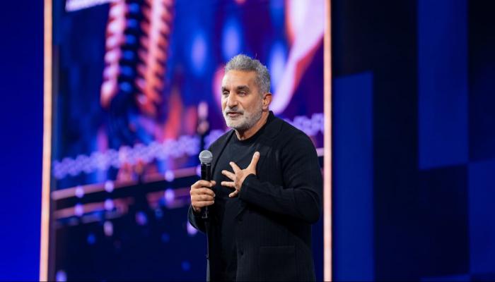 الإعلامي باسم يوسف في قمة بريدج