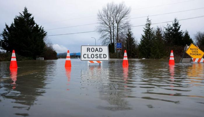 فيضانات تجبر آلافا على الإجلاء في أمريكا وكندا