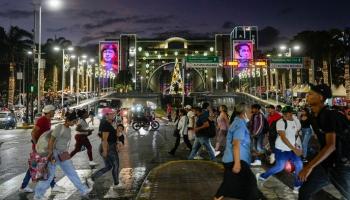 شارع بوليفار مُزين بأضواء عيد الميلاد في كاراكاس