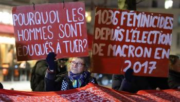 Manifestation de l’association Nous Toutes contre les féminicides devant l’Assemblée nationale  