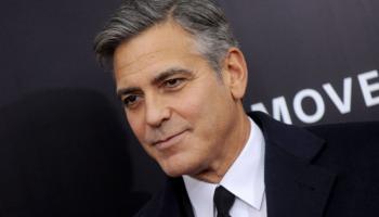 Vidéo. George Clooney méconnaissable : la star rajeunit de dix ans, son nouveau look sans cheveux gris ! 