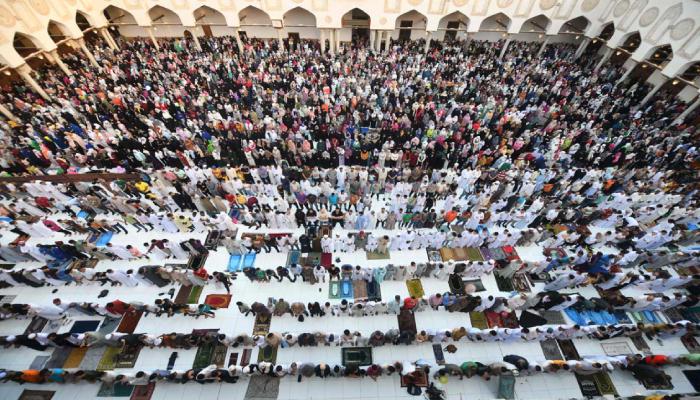 متى صلاة عيد الفطر 2025 في الدول العربية