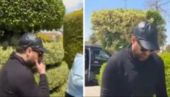 نضال الشافعي في جنازة زوجته 