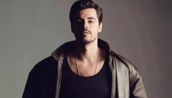 الممثل التركي بيرك أتان