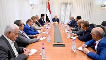 العليمي خلال لقاء هيئة التشاور والمصالحة وقيادات الأحزاب اليمنية