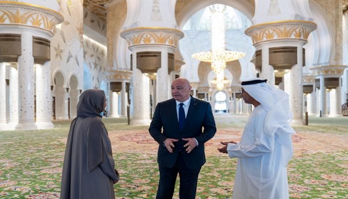 رئيس لبنان يزور جامع الشيخ زايد الكبير في أبوظبي