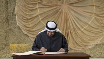 الشيخ محمد بن زايد آل نهيان خلال زيارة سابقة لقيادة لواء خليفة بن زايد الثاني