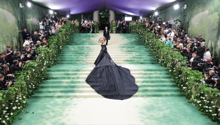 نيويورك تستقبل النجوم استعدادا لحفل Met Gala 2025