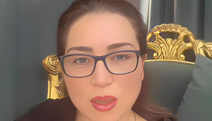 الفنانة مي عز الدين