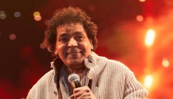 محمد منير يستقبل دعاء فاروق في منزله