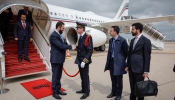 أحمد الشرع لدى وصوله إلى فرنسا