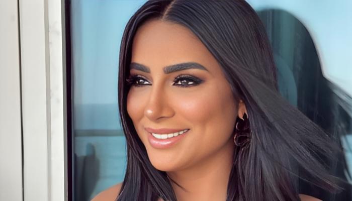 الفنانة جوري بكر