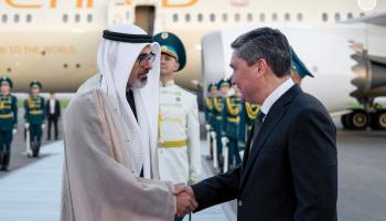 الشيخ خالد بن محمد بن زايد آل نهيان لدى وصوله كازاخستان