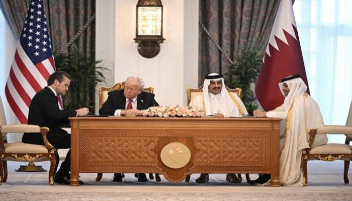 الرئيس الأمريكي وأمير قطر يشهدان توقيع اتفاقات بين البلدين