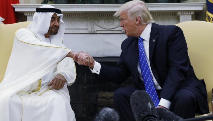 الشيخ محمد بن زايد آل نهيان والرئيس الأمريكي في لقاء سابق