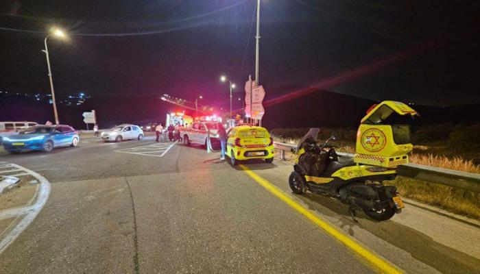 رجال الإسعاف في موقع الحادث