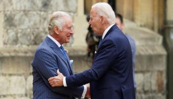 الملك تشارلز والرئيس السابق جو بايدن