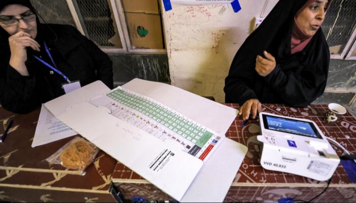إحدى اللجان الانتخابية في العراق