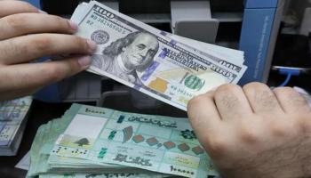 الليرة اللبنانية في إحدى شركات الصرافة 
