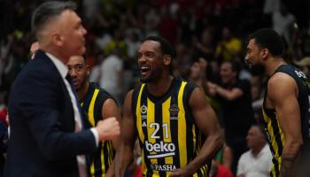 Fenerbahçe'nin Abu Dabi'deki Zaferini ünlü isimler izledi
