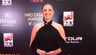 «من غير لمس».. ياسمين عبدالعزيز ترد بحزم على تصرف من معجب خلال تكريمها