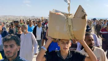 حشود فلسطينية يائسة تدفقت نحو مركز توزيع المساعدات
