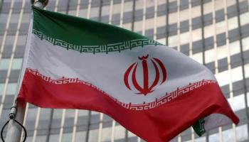 علم إيران أمام مقر الوكالة الدولية للطاقة الذرية في فيينا