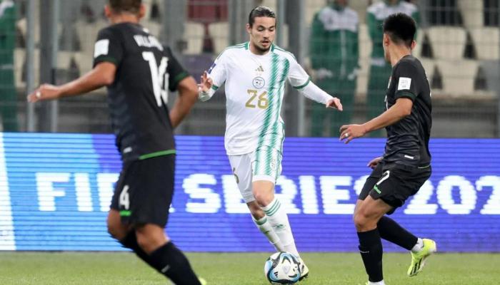 حاج موسى لاعب منتخب الجزائر