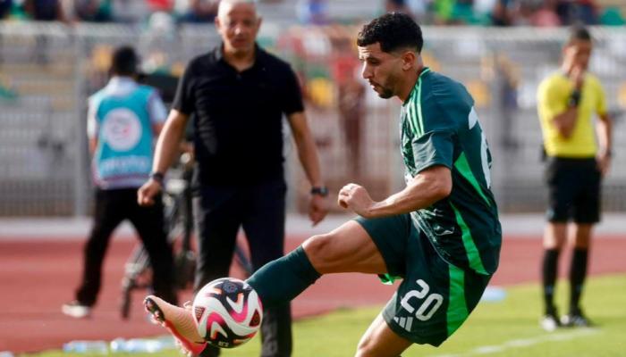 عطال مدافع منتخب الجزائر