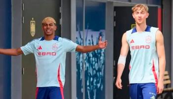 دين هويسن ولامين يامال في منتخب إسبانيا